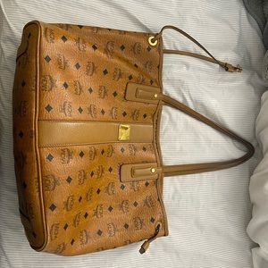 AUTHENTIC MCM Liz reversible medium tote